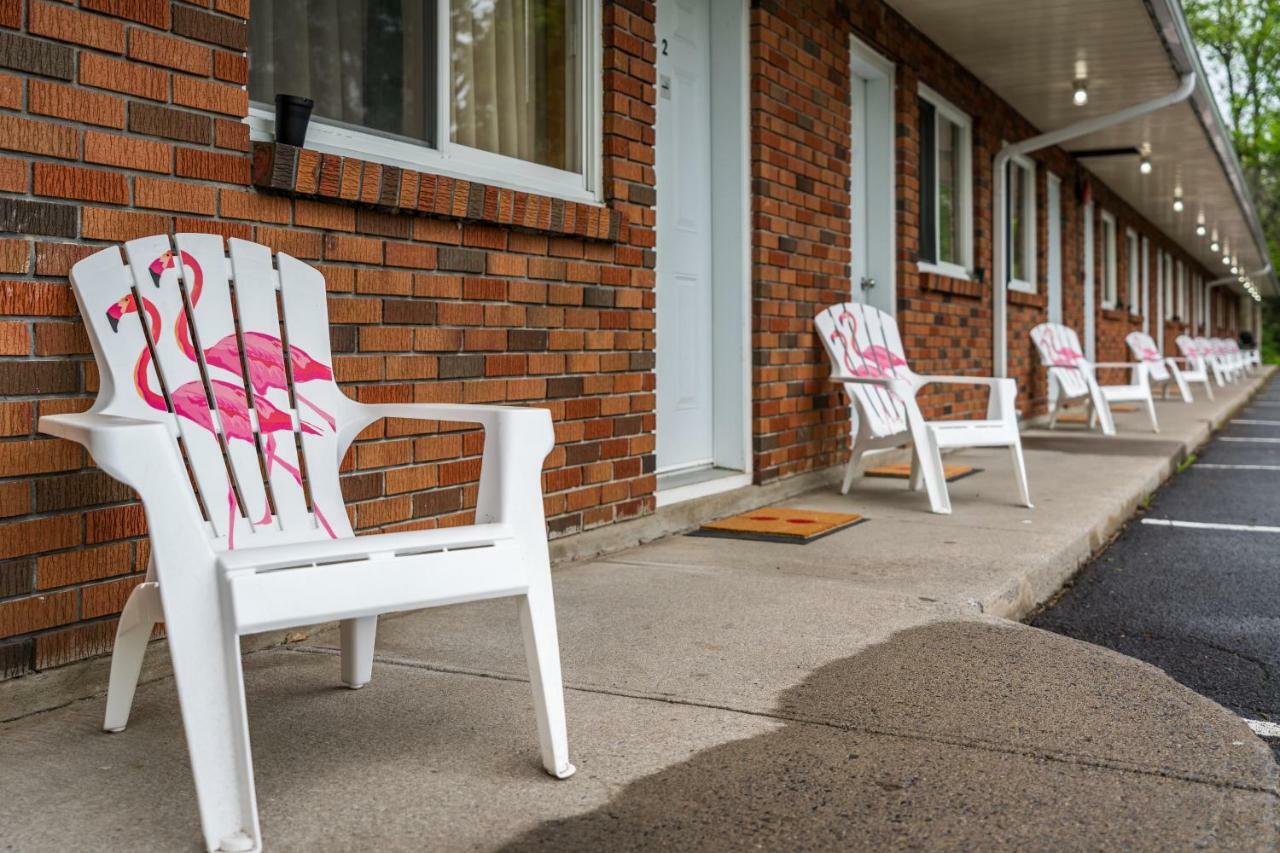 Long Sault Motel エクステリア 写真